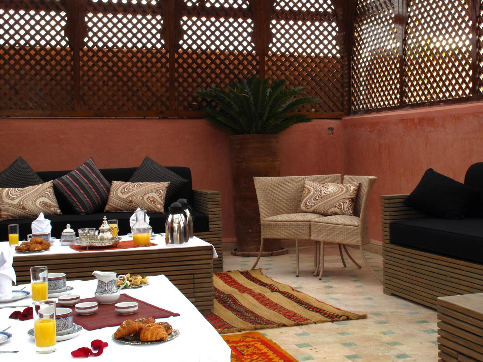 Riad Le Perroquet Bleu Suites & Spa Marrakesch Exterior foto